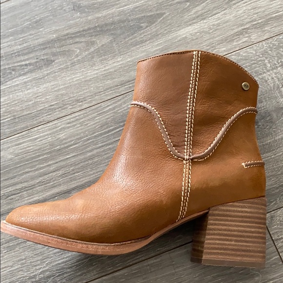 UGG Women's Boots - Picture 5 of 5